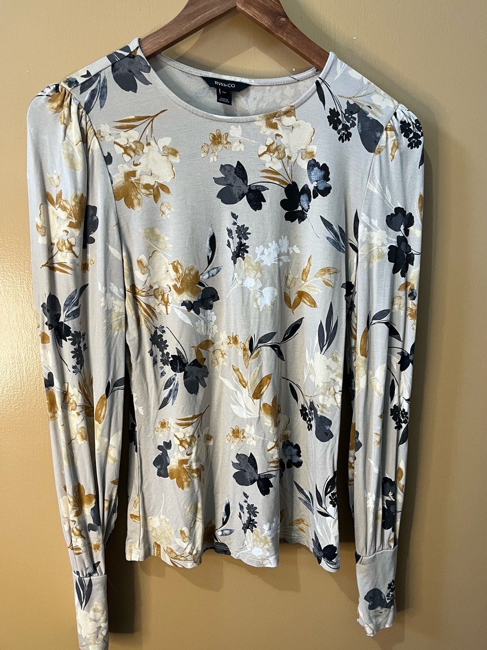 RW&CO. | S |Floral Long-Sleeve Crewneck Top in Light Gray, Black and Mustard